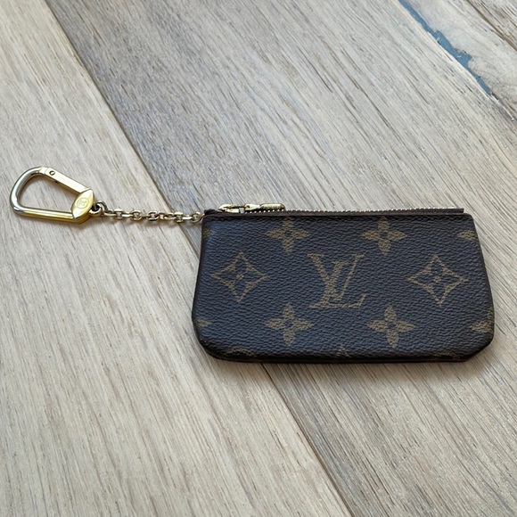 Louis Vuitton Handbags - PRELOVED Louis Vuitton Key Cles